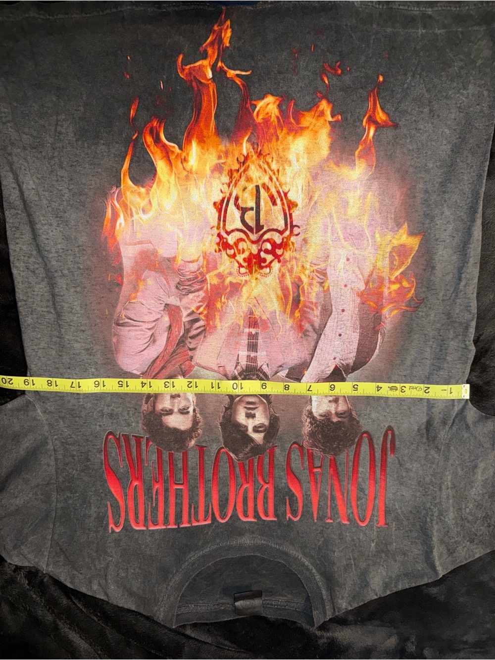 Vintage Jonas Brothers Burning Love tour T shirt - Picture 4 of 7